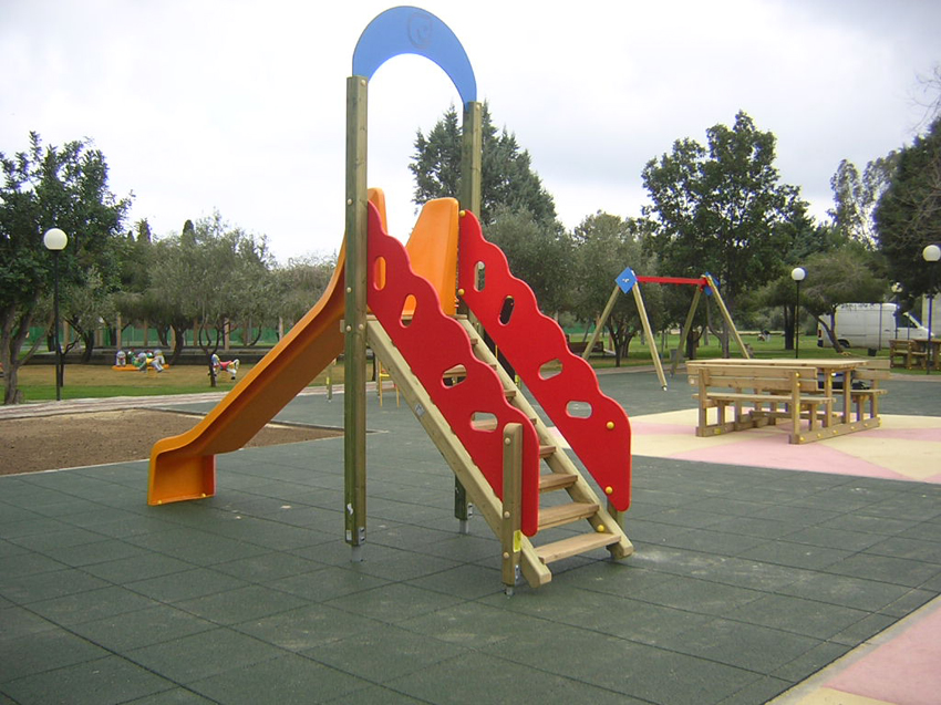 Isolgomma-Bussi-Playground